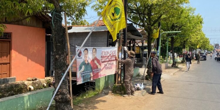 Bawaslu Batang Tertibkan 8.601 APK Yang Melanggar Dalam Pilkada