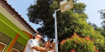 Efisienkan Energi, Pelajar Batang Rakit Lampu Tenaga Surya