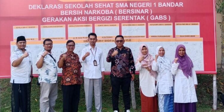 Gerakan Sekolah Sehat SMAN 1 Bandar Ditinjau Langsung Kementerian Pendidikan