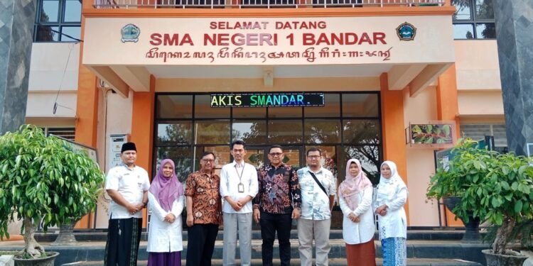 Gerakan Sekolah Sehat SMAN 1 Bandar Ditinjau Langsung Kementerian Pendidikan