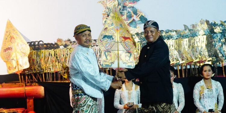 Gelar Wayang Kulit, KPU Batang Bingkai Seni Budaya Sukseskan dan Damaikan Pilkada
