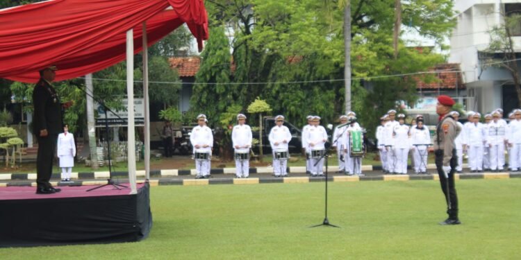 Dandim Batang Jadi Inspektur Upacara Dalam Peringatan Hari Pahlawan