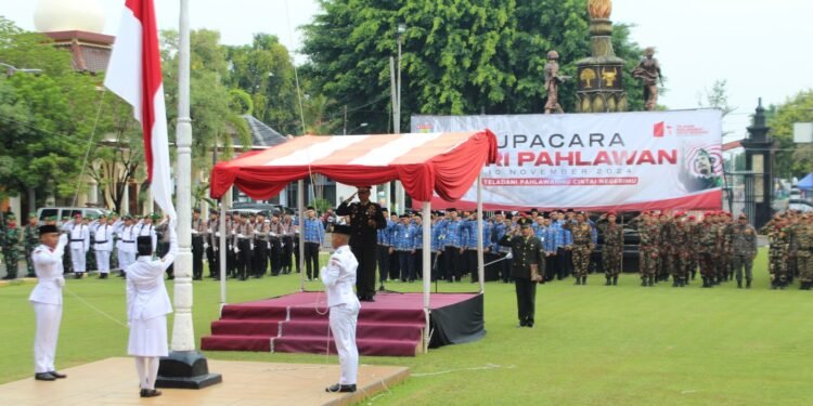 Dandim Batang Jadi Inspektur Upacara Dalam Peringatan Hari Pahlawan