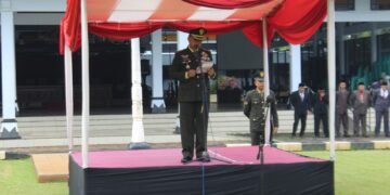 Dandim Batang Jadi Inspektur Upacara Dalam Peringatan Hari Pahlawan