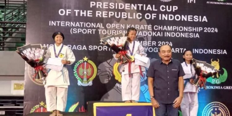 Atlet Muda Batang Raih Emas Kejuaraan Wadokai Indonesia International Open Karate Championship