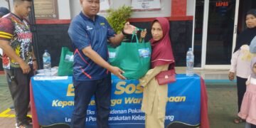 Eratkan Silaturahmi, Keluarga WBP Lapas Batang Dapat Paket Sembako