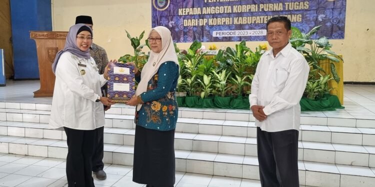 Purnatugas ingin Berbisnis, Pj Bupati Batang Imbau Imbangi dengan Kecakapan