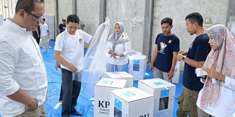 Pengepakan Usai, KPU Batang Siap Distribusikan Logistik