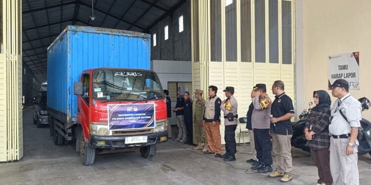 Dikawal Ketat, KPU Batang Mulai Distribusikan Logistik