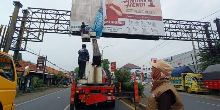 Memasuki Masa Tenang, KPU Tertibkan APK Hingga Pelosok