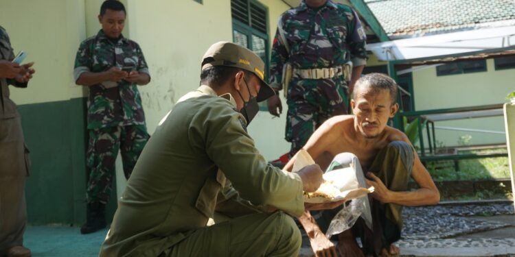 Wujudkan Kenyamanan Kota, Kodim Berkolaborasi Dengan Satpol PP Batang “Amankan” ODGJ