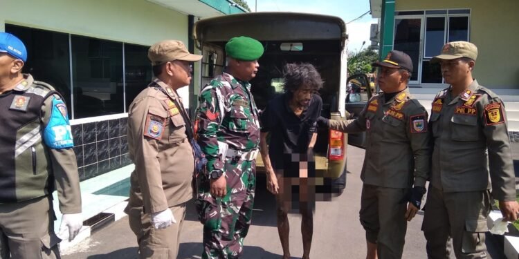 Wujudkan Kenyamanan Kota, Satpol PP Batang “Amankan” ODGJ