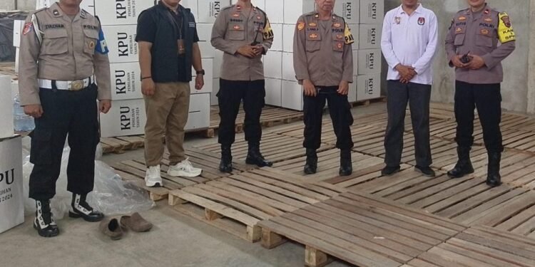 Polisi Perketat Penjagaan Gudang KPU Batang Jelang Pendistribusian