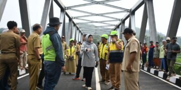 Pj Bupati Batang Resmikan Jembatan Penghubung Desa Surodadi-Pujud
