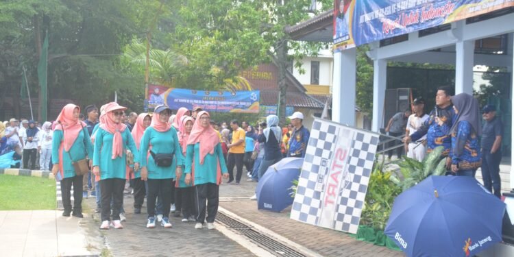 Memeriahkan HUT KORPRI Ke-53, Pemkab Batang Gelar Senam dan Jalan Sehat Bersama ASN