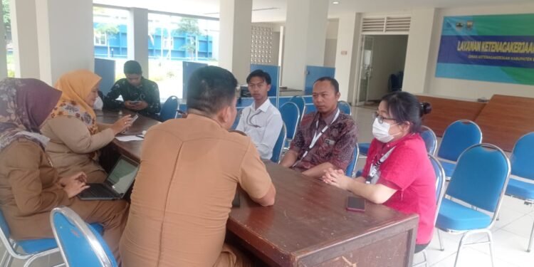 Disnaker Hadirkan Layanan Ketenagakerjaan Terpadu Pencari dan Pemberi Kerja di KIT Batang