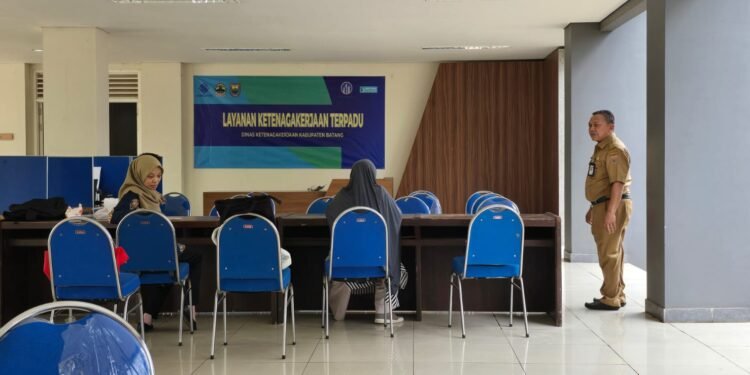 Disnaker Hadirkan Layanan Ketenagakerjaan Terpadu Pencari dan Pemberi Kerja di KIT Batang