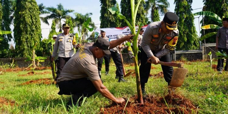 Manfaatkan Lahan Kosong, Polres Batang Sukseskan Program Ketahanan Pangan