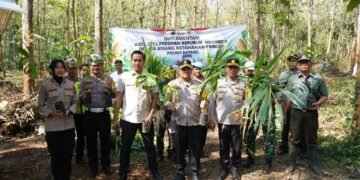 Manfaatkan Lahan Kosong, Polres Batang Sukseskan Program Ketahanan Pangan