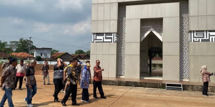 Pembangunan Pagar dan Gerbang Islamic Center Batang Capai 75 Persen