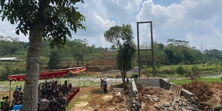 Buka Akses Baru, Jembatan Gantung Desa Kranggan- Kebumen Masih Tahap Pembangunan