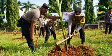 Lahan Kosong Kini Produktif, Polres Batang Dorong Perekonomian Masyarakat Sekitar