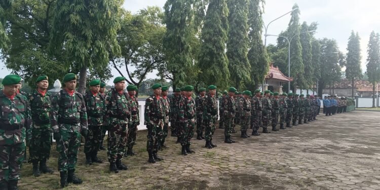 Sambut Hari Juang TNI AD, Kodim 0736/Batang Ziarah Rombongan dan Tabur Bunga di TMP Kadilanggu