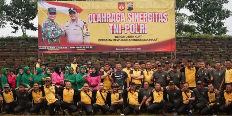 Sinergitas Tanpa Batas: Ratusan Anggota TNI Polri Olahraga Bersama