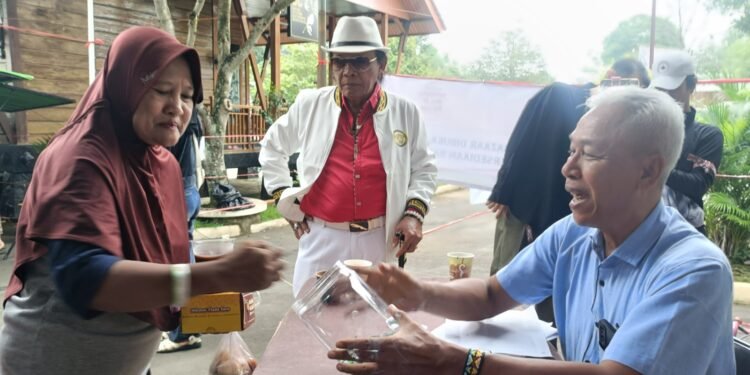 Warga Batang Banjiri Bazar “Jupuk Bae Lhur”