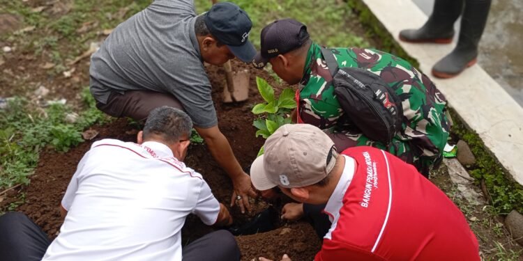 Aksi YBPI Bersama Masyarakat Lakukan Tanam Pohon Dan Lepas Ikan Ke Sungai Wujud Kesalehan Kolektif Yang Perlu Ditiru
