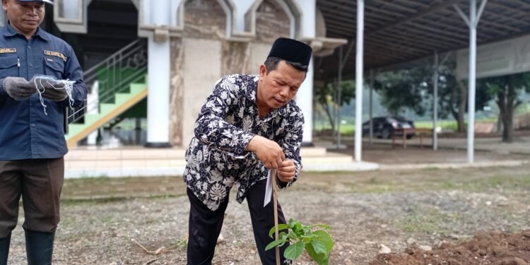 Aksi YBPI Bersama Masyarakat Lakukan Tanam Pohon Dan Lepas Ikan Ke Sungai Wujud Kesalehan Kolektif Yang Perlu Ditiru