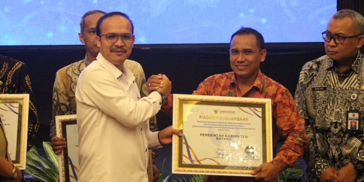Pemkab Batang Raih Penghargaan dari Ombudsman RI, Kepatuhan Pelayanan Publik 2024