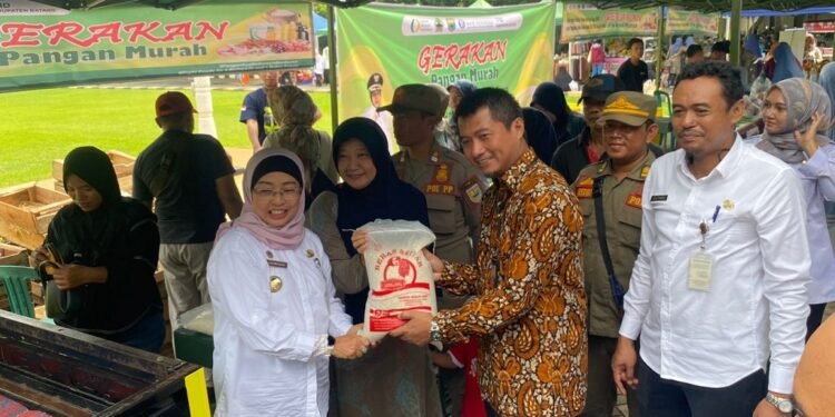 Pasar Murah Batang Sediakan Bahan Pokok Dengan Harga Murah