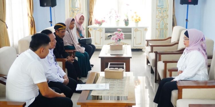 Tingkatkan Kesejahteraan Warga, Pj Bupati Batang Berangkatkan Transmigran Ke Kalimantan Tengah