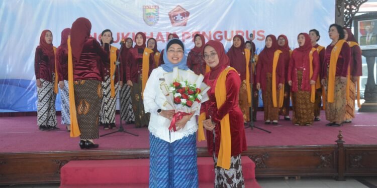 Peringati Hari Ibu, Pj Bupati Batang Mengukuhkan GOW