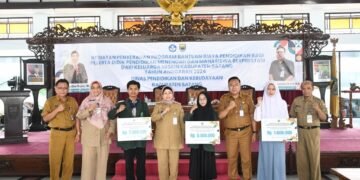 Pemkab Batang Berikan Bantuan Biaya Pendidikan Bagi SMA dan Mahasiswa