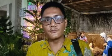 Tanamkan Kesederhanaan, Jemaat Simbolkan Pohon Natal dengan Botol Plastik