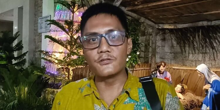 Tanamkan Kesederhanaan, Jemaat Simbolkan Pohon Natal dengan Botol Plastik