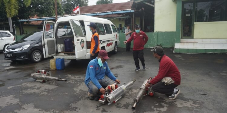 Cegah Demam Berdarah, Kodim 0736/Batang Lakukan Penyemprotan Fogging