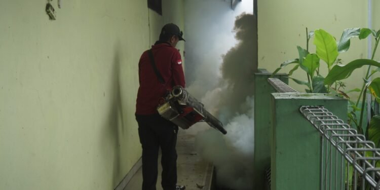 Cegah Demam Berdarah, Kodim 0736/Batang Lakukan Penyemprotan Fogging
