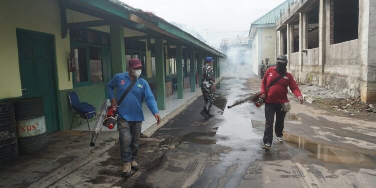Cegah Demam Berdarah, Kodim 0736/Batang Lakukan Penyemprotan Fogging