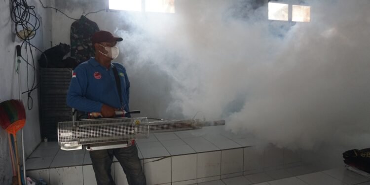 Cegah Demam Berdarah, Kodim 0736/Batang Lakukan Penyemprotan Fogging