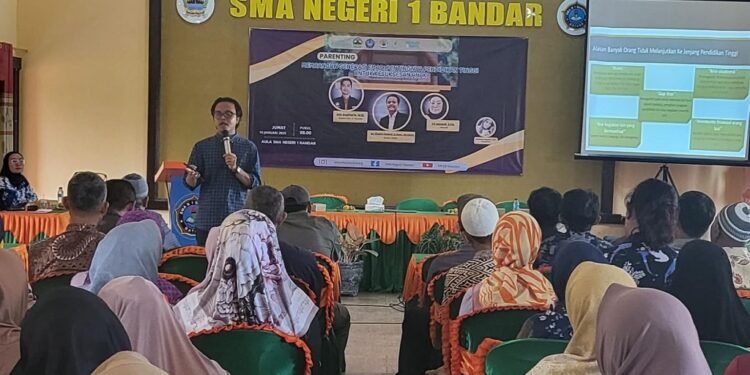Pentingnya Pendidikan Tinggi dalam Kesuksesan Anak