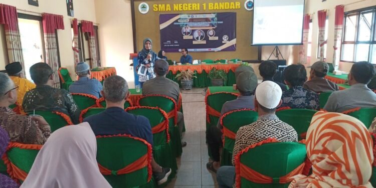 Pentingnya Pendidikan Tinggi dalam Kesuksesan Anak