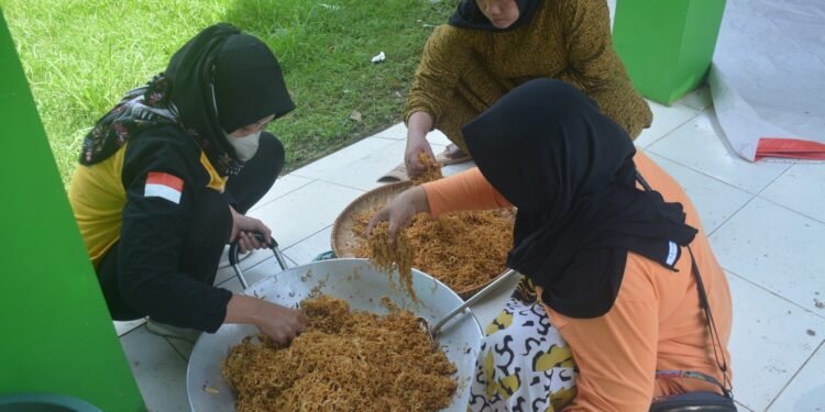 Cukupi Makanan Warga Terdampak Banjir, Dinsos Batang Buka Dapur Umum