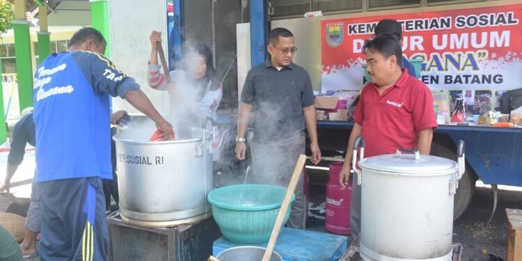 Cukupi Makanan Warga Terdampak Banjir, Dinsos Batang Buka Dapur Umum