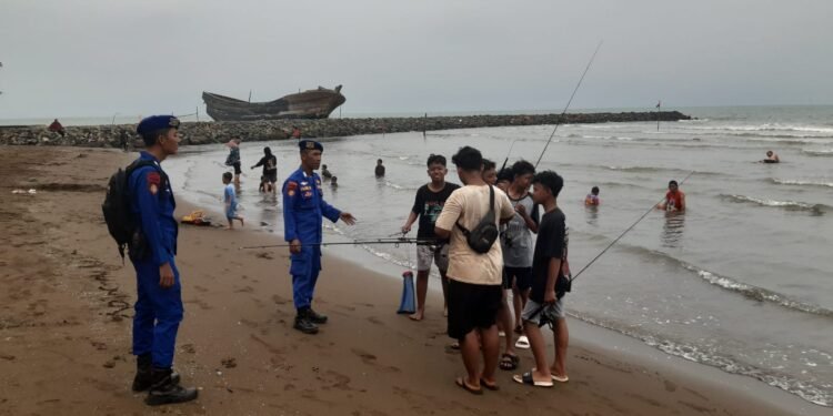 Kapolres Batang Pantau Keamanan Objek Wisata Saat Libur Panjang Isra Miraj dan Imlek 2025
