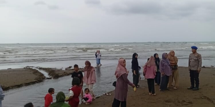 Kapolres Batang Pantau Keamanan Objek Wisata Saat Libur Panjang Isra Miraj dan Imlek 2025