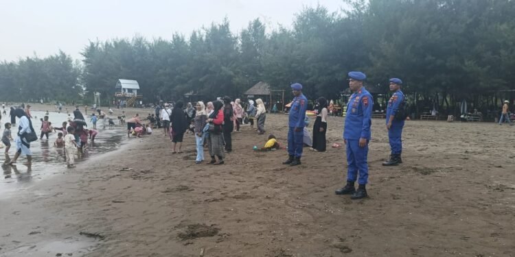 Kapolres Batang Pantau Keamanan Objek Wisata Saat Libur Panjang Isra Miraj dan Imlek 2025