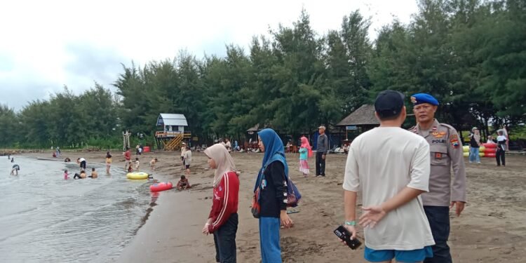 Kapolres Batang Pantau Keamanan Objek Wisata Saat Libur Panjang Isra Miraj dan Imlek 2025